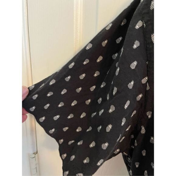 Old Navy Short Sleeve Casual Button Down. Pineapples. Size Medium - Picture 3 of 4